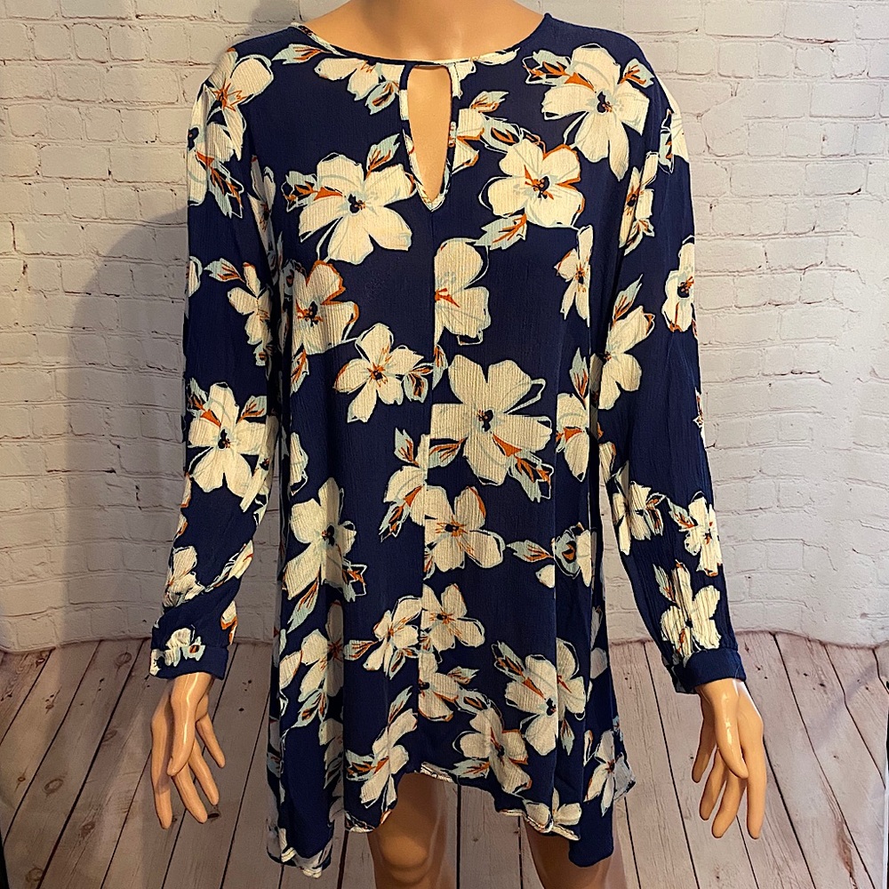 Nordstrom Lush blue dress with white floral pattern boho dress size medium
